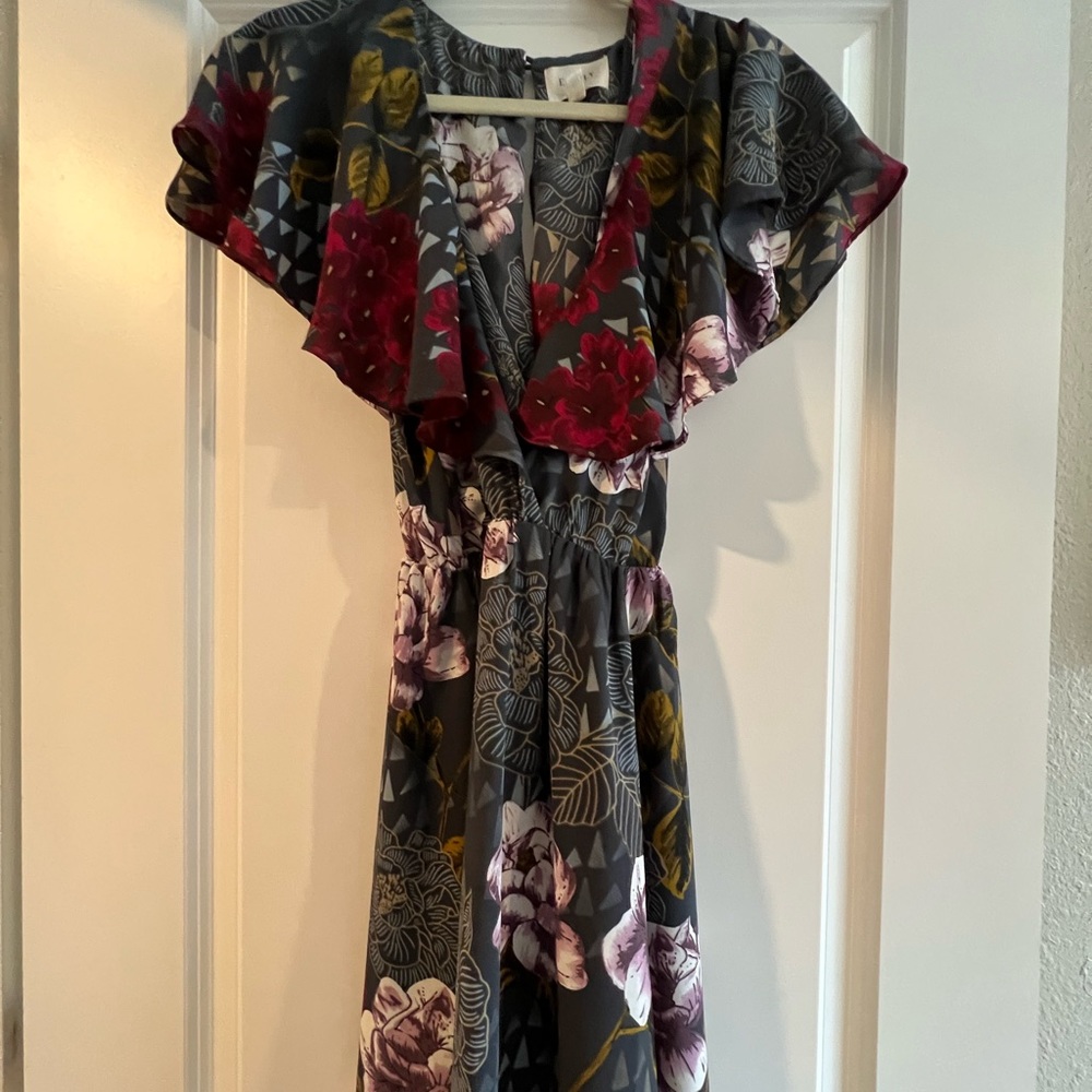 Cute flowy summer dress. Hits right above the knee